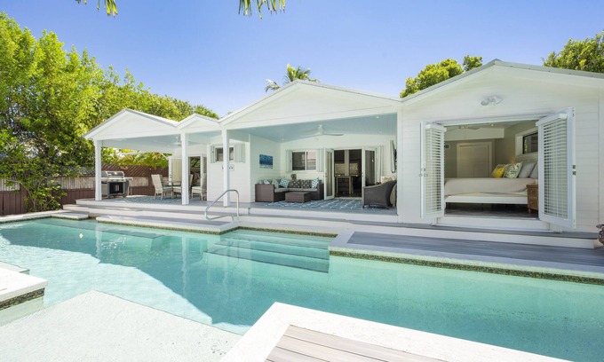 New Town House | *Welcome To Poseidon's Paradise* Midtown Home & Incredible Pool *28 Nights Min