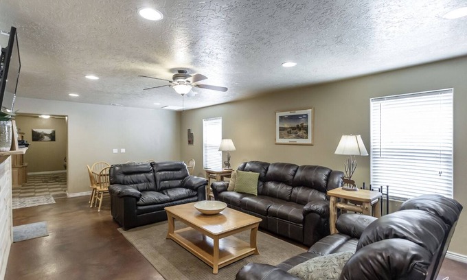 Glendale Other | Welcome to Serenity Hills Zion , Sleeps 10 +