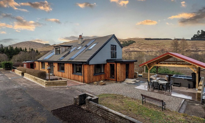Crianlarich Cabin | Welcome to Strathfillan Lodge, the perfect escape in the heart of the Highlands.