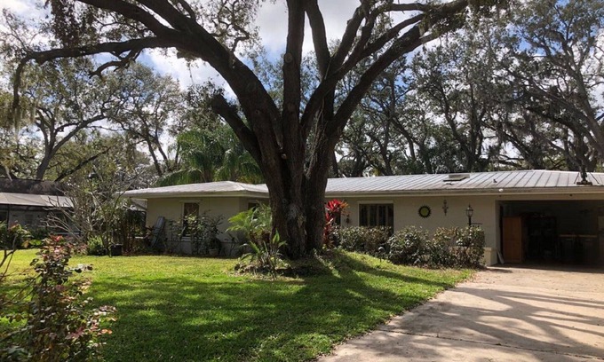 Interchange Square House | Welcome to sunny Palm Bay! You'll love it.