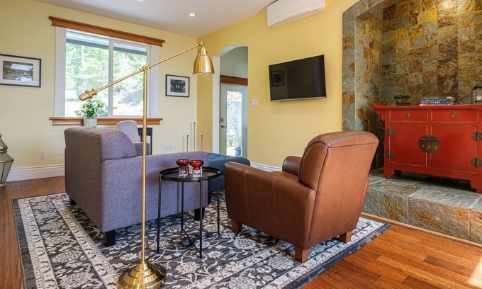 Bowen Island House | Welcome to the Aerie Tree private apartment!