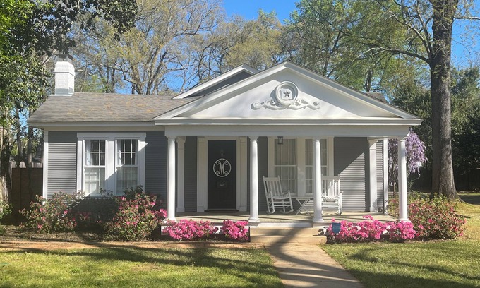 Nacogdoches House | Welcome to the charming McKinney Morgan House in the oldest town in Texas!