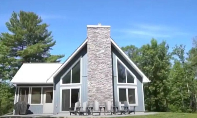 Horton House | Welcome to the Hawk's Nest - 4 Season Cottage
