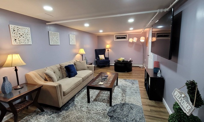 Maple Hill House | Welcome to the Heart of West Hartford