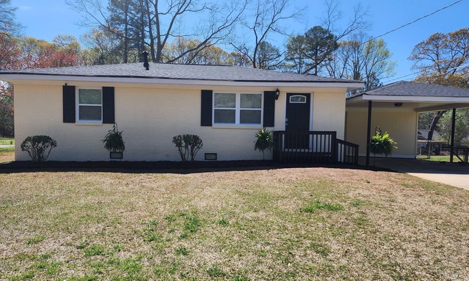 Covington House | Welcome to the Hollywood of the South! 2 miles from Covington Square.