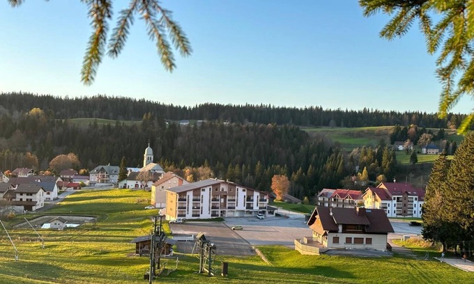 Bellefontaine Apartment | Welcome to the OH JURA ski and hiking duplex!
