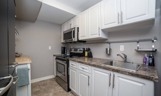Regina Apartment | Welcome to the "Robin's Nest"