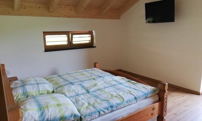 Bobrach Apartment | Welcome to the spacious Hofblick vacation apartment!