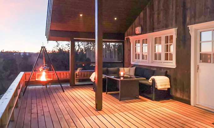 Tolga Municipality House | Welcome to this beautiful and family friendly wooden house with hot tub and mountain views.
