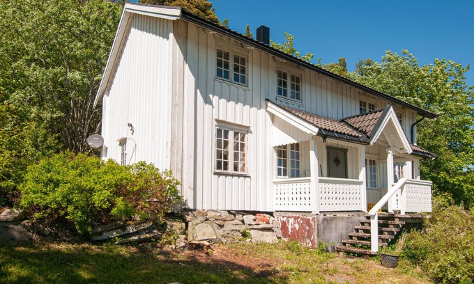Lensvik House | Welcome to this venerable vacation home in Lensvik.
