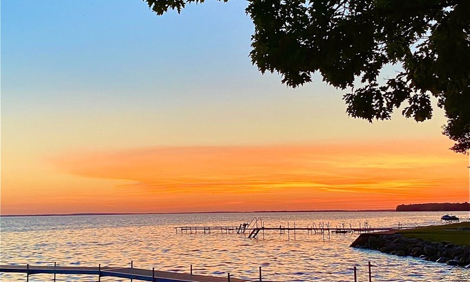 Houghton Lake House | Welcome to Trail's End Cottage located on Houghton Lake!