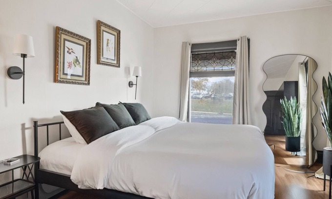 Rochester House | Welcome to Your Cozy Retreat in Central Rochester!