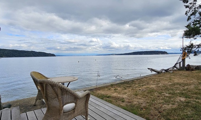 Gig Harbor Cabin | Welcome to your perfect weekend getaway right on the water!