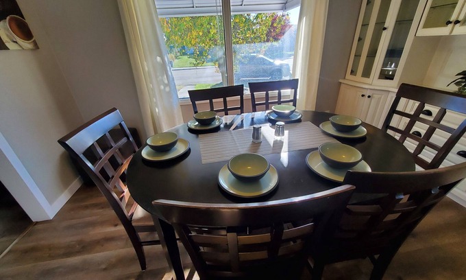 Southeast Edmonton House | Welcoming 3-bedroom house with WiFi in charming Edmonton