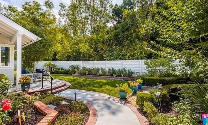 Oak Creek House | Welcoming 3-bedroom house in Irvine