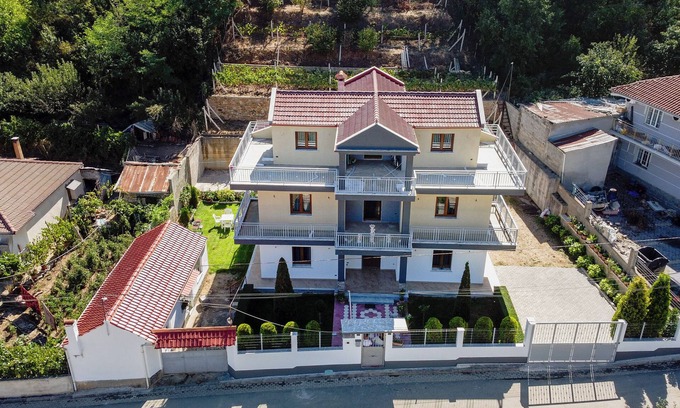Korce Villa | Welcoming 5-bedroom villa in Maliq