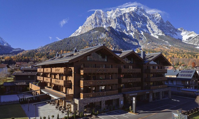 Ehrwald Ski Chalet | Welcoming chalet with balcony