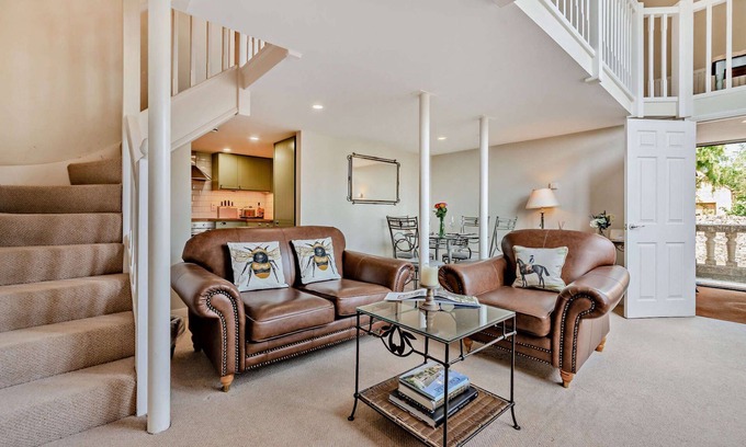 Stow-on-the-Wold Apartment | Welcoming dog friendly Apartment - The Old School House