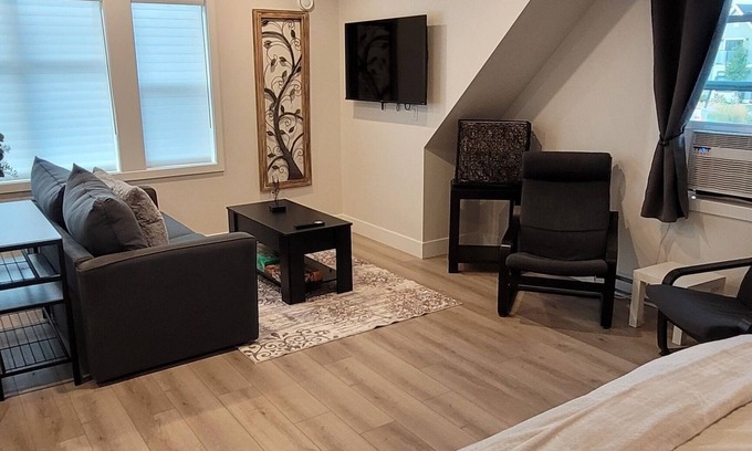 Sardis Apartment | Welcoming fully furnished bungalow with AC in Chilliwack