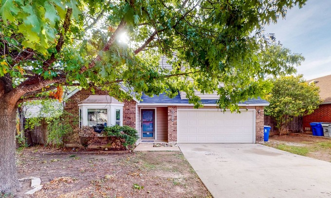 Cibolo House | Welcoming Home with Big Fenced Yard & Alfresco Dining - Updated Kitchen, WiFi
