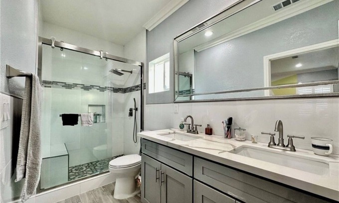 Westminster House | Welcoming house in city Westminster close to local malls and amusement parks