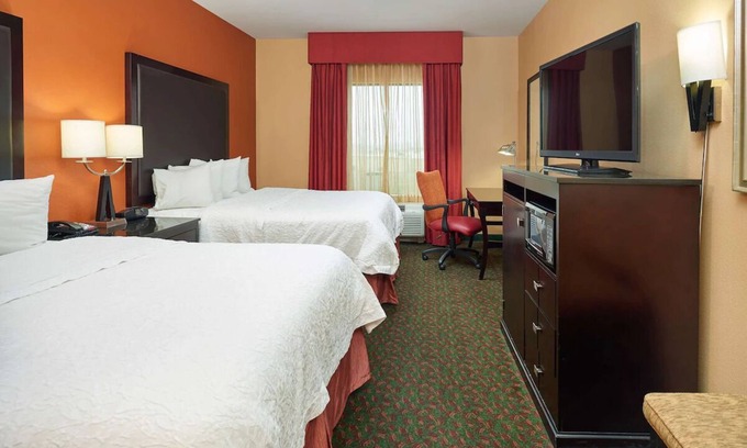 Waco Hotel | Welcoming Stay Near Texas Sports Hall of Fame, Free Parking & Breakfast, Pool!