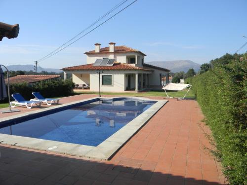 Cardielos Villa | Welcoming villa in Santa Leocádia, private pool 475 m²