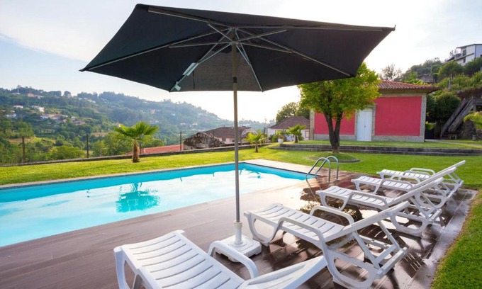 Guilhofrei Villa | Welcoming Villa with Mountain View in Sobradelo da Goma