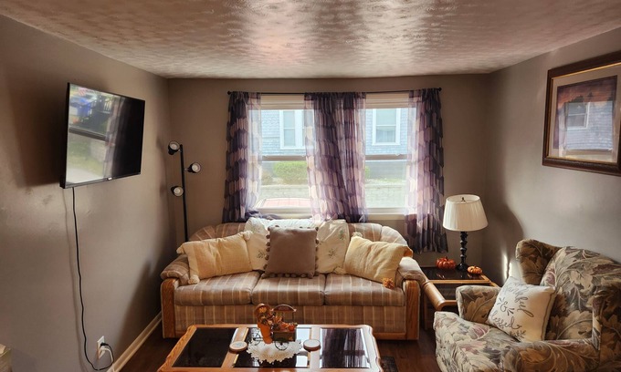 Mason City Apartment | Welcoming, Wonderfully Cozy 1 bdrm Apt