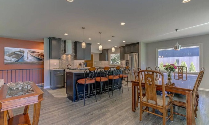 Post Falls House | Welk Manor – Private Waterfront Retreat on the Spokane River