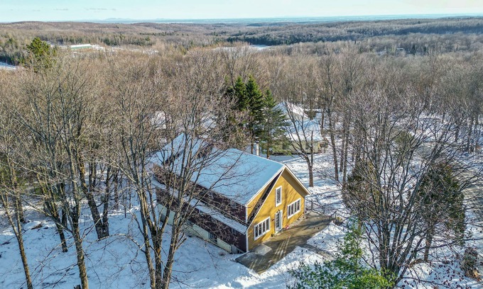 Saint-Calixte Ski Chalet | Well equipped Chalet & newly renovated in 2022 with lots of rooms!