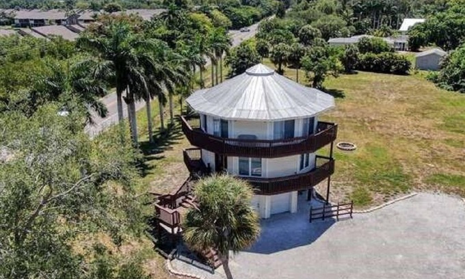 Bokeelia House | Well Equipped Pet/Smoke Free Family Home - bring your boat!