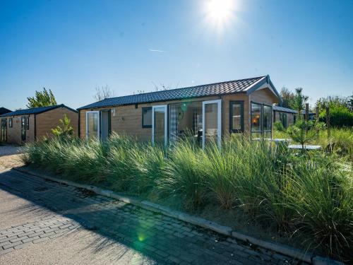 Municipality of Hellevoetsluis Ski Chalet | Well-maintained chalet with terrace