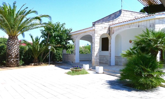 Villanova House | Well maintained house in Mediterranean style, just 450 meters from the sea, 2-6 persons