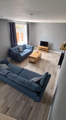 Bramcote Apartment | Well presented 3 Bed House- 9 Guests - Great for Leisure stays or Contractors -NG8 postcode