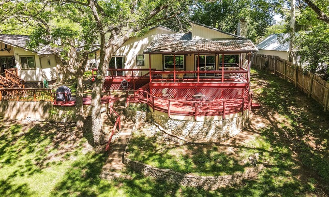 New Braunfels House | Well-updated Guadalupe Riverfront home near the Whitewater Amphitheater