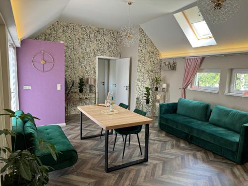 Vonyarcvashegy Apartment | Wellarom Szalon