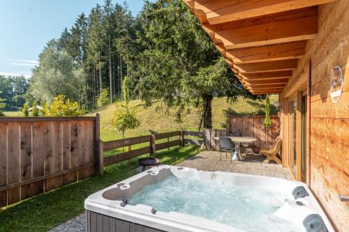 Ainring Apartment | Wellness Chalet mit Whirlpool und Sauna bei Salzburg und Berchtesgaden