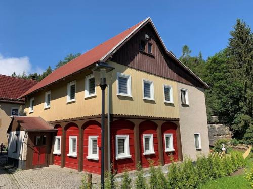 Oybin House | Wellness & Wirlpool-Oase am Wald - Waldferienhaus Dunja in Oybin