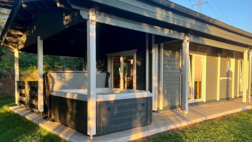 Wasungen House | Wellnorama 2 - WellnessFerienhaus mit Pool, Sauna und eigenem Whirlpool mitten in Deutschland