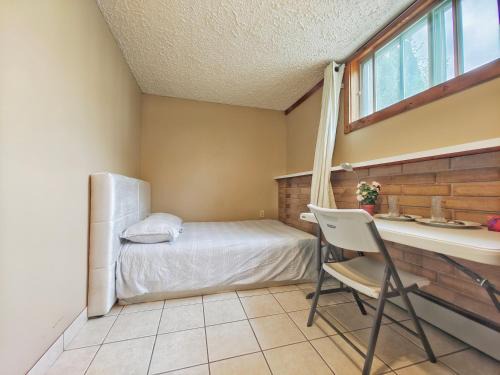 Saskatoon House | Wendy in the prairie
