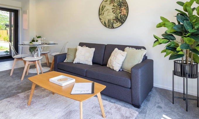 Henderson House | West Auckland Retreat | 2BR Sleeps 4