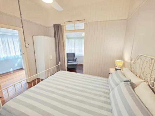 Wynnum Apartment | West Avenue Hideaway in Wynnum - 1 Bed and 1 Bath