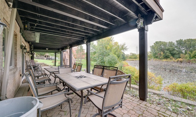 Orchard Lake Village Apartment | West Bloomfield Retreat: Stay in Nature Preserve!