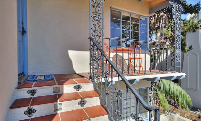 West Beach Villa | West Beach Villa 2 - Location in the center of West Beach, beach and State St. 2 blocks away!