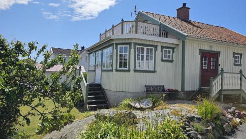 Edshultshall House | West Coast house 50m from the harbor in Edshultshall