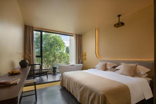 Dunhuang Hotel | West Desert Luxury Holiday Homestay