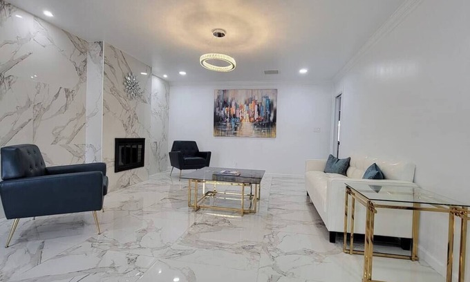 El Paso House | West El Paso Home with Mountain Views