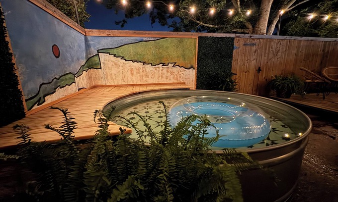 Beaumont House | West End 3/2.5/2 w/“Cowboy” Pool