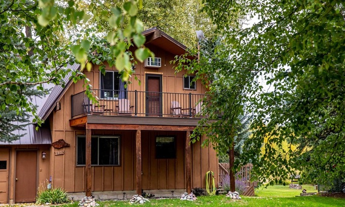 West Glacier House | West Glacier Heart Rock River Retreat